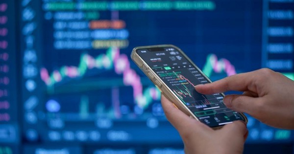 Chứng khoán tuần qua: Thị trường rung lắc mạnh, người nhà lãnh đạo PNJ liên tục thoái vốn