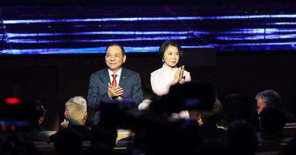 Hai vợ chồng người Việt vừa có thêm 500 triệu USD chỉ sau một ngày